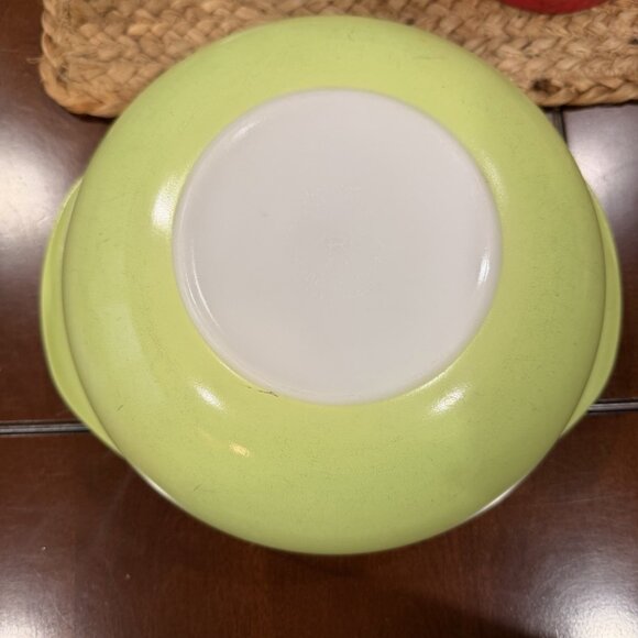Vintage Pyrex 024 Lime Green 2 Quart Casserole Dish Lid 1970s EUC - Picture 2 of 6